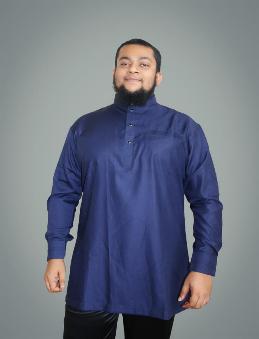 Plus-size model wearing a navy BigBoys kurta
